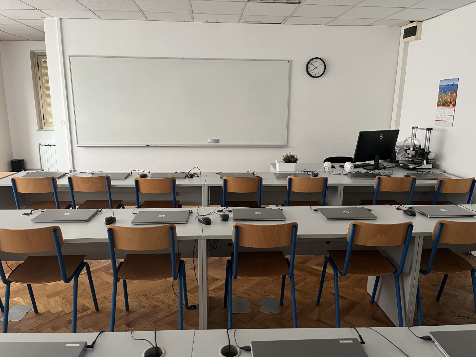 informatička-učionica-drugi-kat-privatna-škola-futura