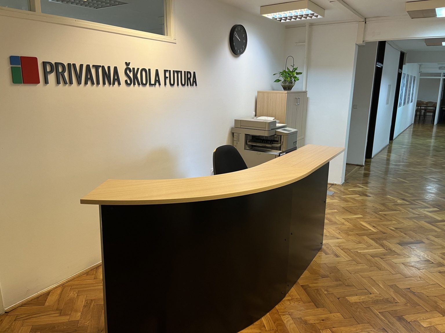 pogled-na-portu-iz-učionice-privatna-škola-futura