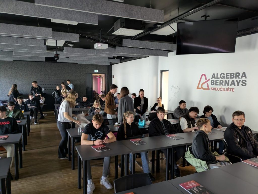 dolazak-učenika-u-dvoranu-algebra-bernays-privatna-škola-futura