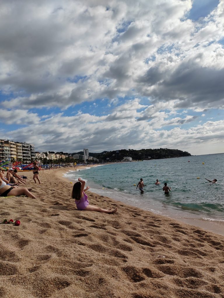 uživanje-na-plaži-maturalac-privatna-škola-futura-2025