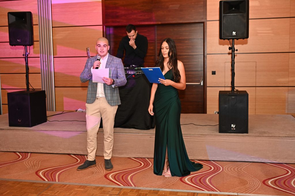 učenici-kao-voditelji-maturalne-večere