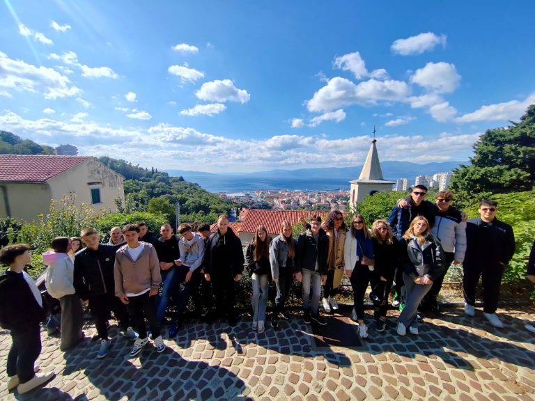 ekonomisti-na terenskoj-nastavi-u-rijeci-pogled-na-trsat-privatna-škola-futura