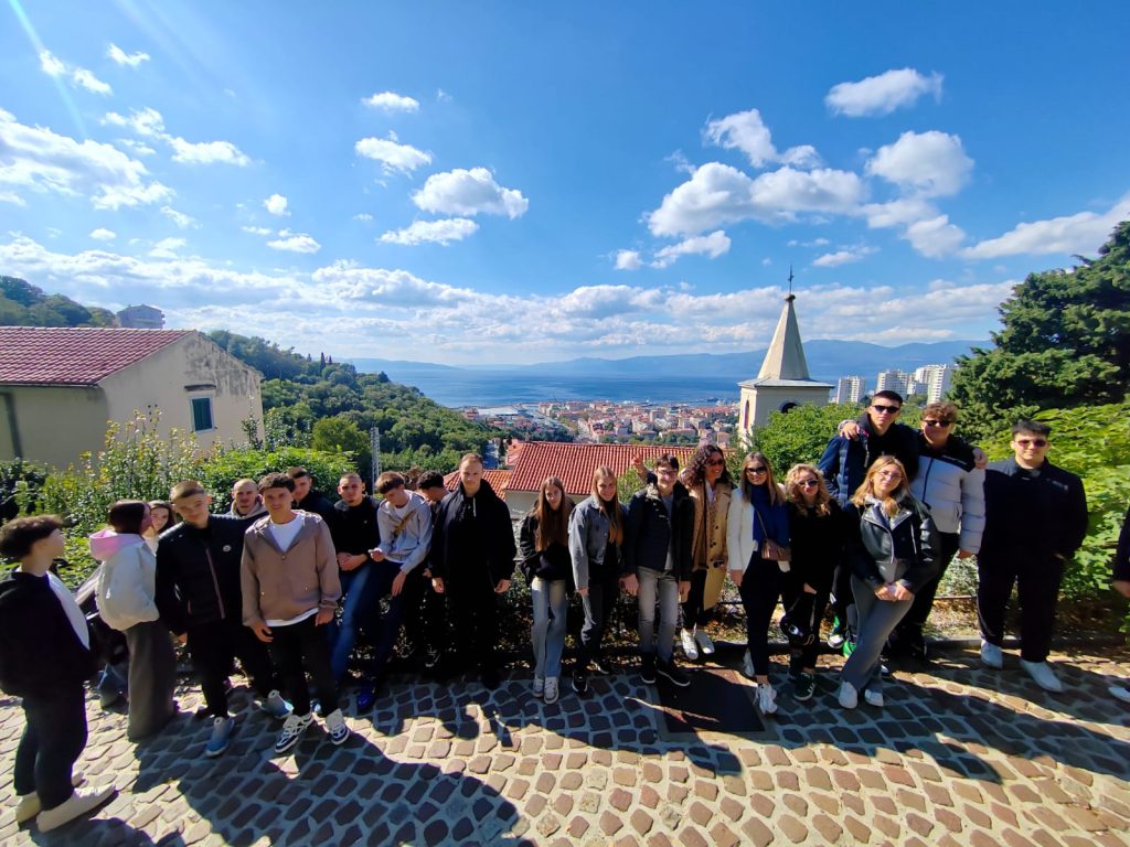 ekonomisti-i-pogled -na -rijeku-sa-trsatske-gradine- privatna-škola-futura