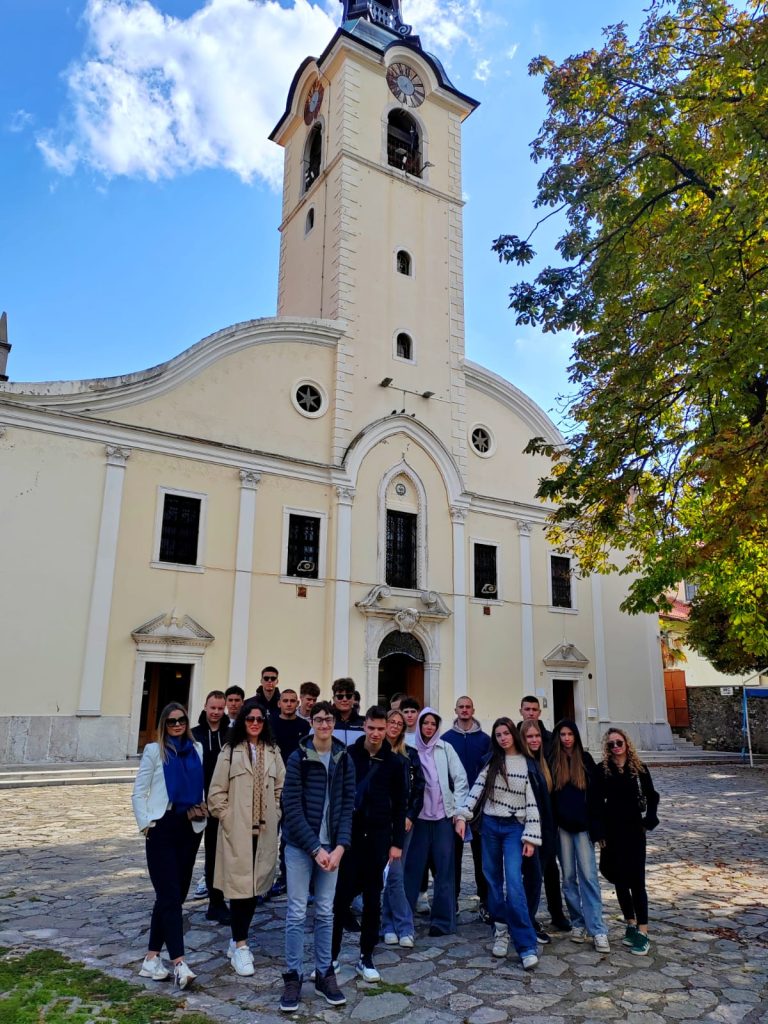 ekonomisti-pred-trsatskim-svetištem-privatna-škola-futura