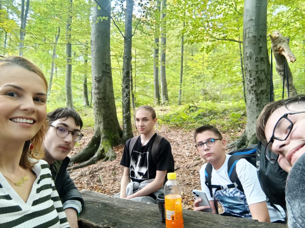 odmor-tijekom-uspona-na-sljeme-privatna-škola-futura