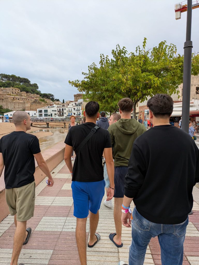 učenici-u-šetnji-španjolskom-rivijerom-na-maturalcu-privatna-škola-futura