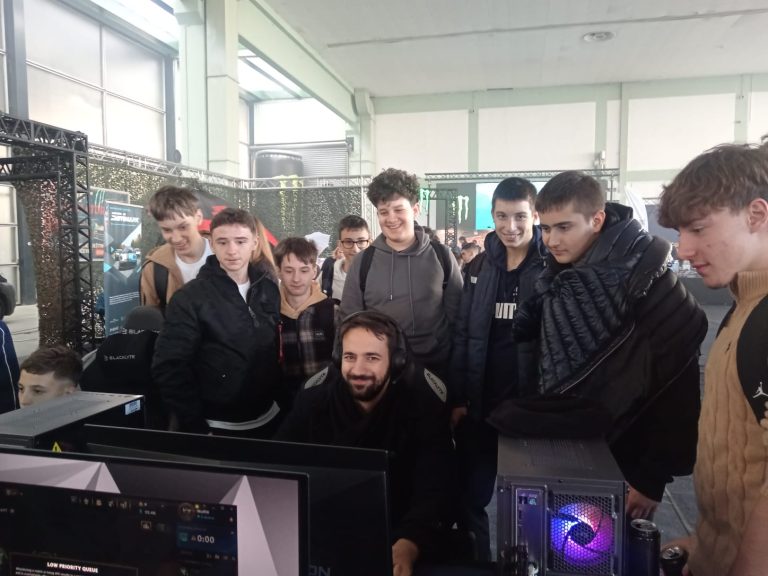 profesor-i-učenici-u-otkrivanju-novih-trendova-futura-na-zagreb-games-week-2025