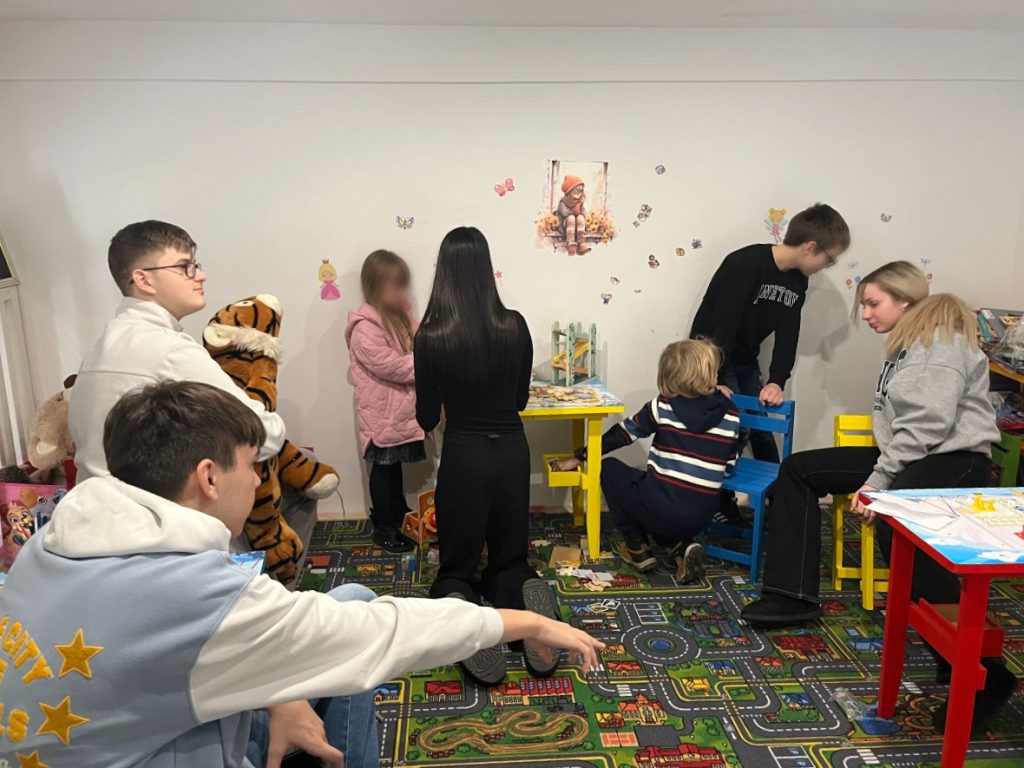 igranje-s-djecom-u-udruzi-cibale-humanitarna-akcija-privatna-škola-futura